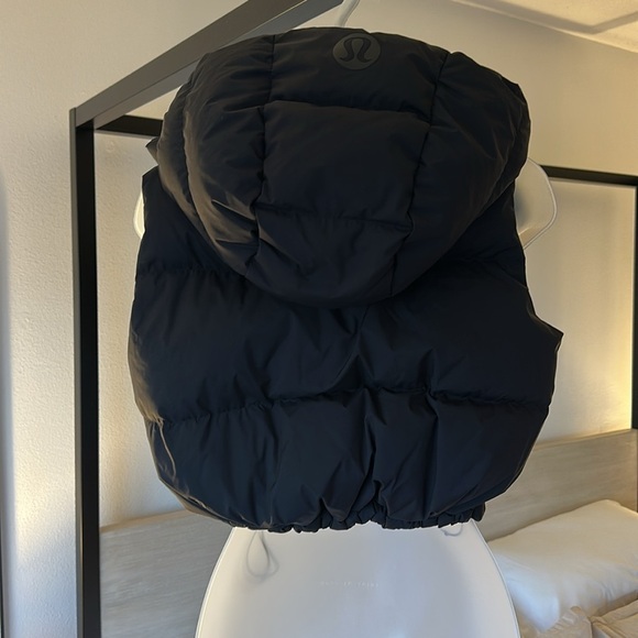 Lululemon Wunder Puff Super-Cropped Vest in Black RARE, Size 4 - Picture 11 of 13